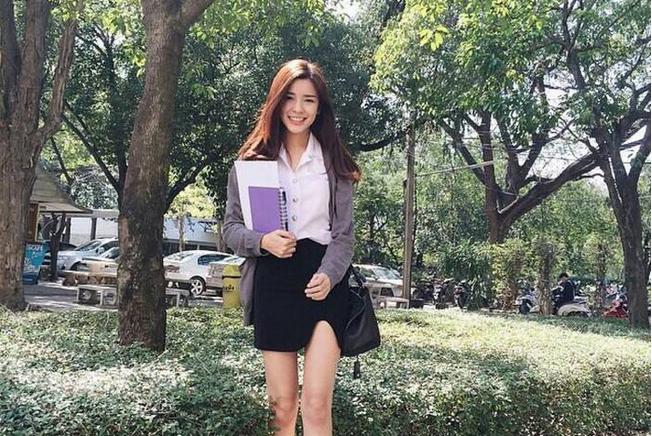 上学时最可怕的事，是和那个人做了同桌！