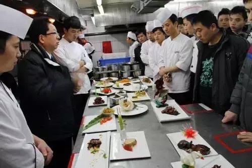 厨房厨师长年终总结范文大全,厨师长管理一个厨房要怎么管理