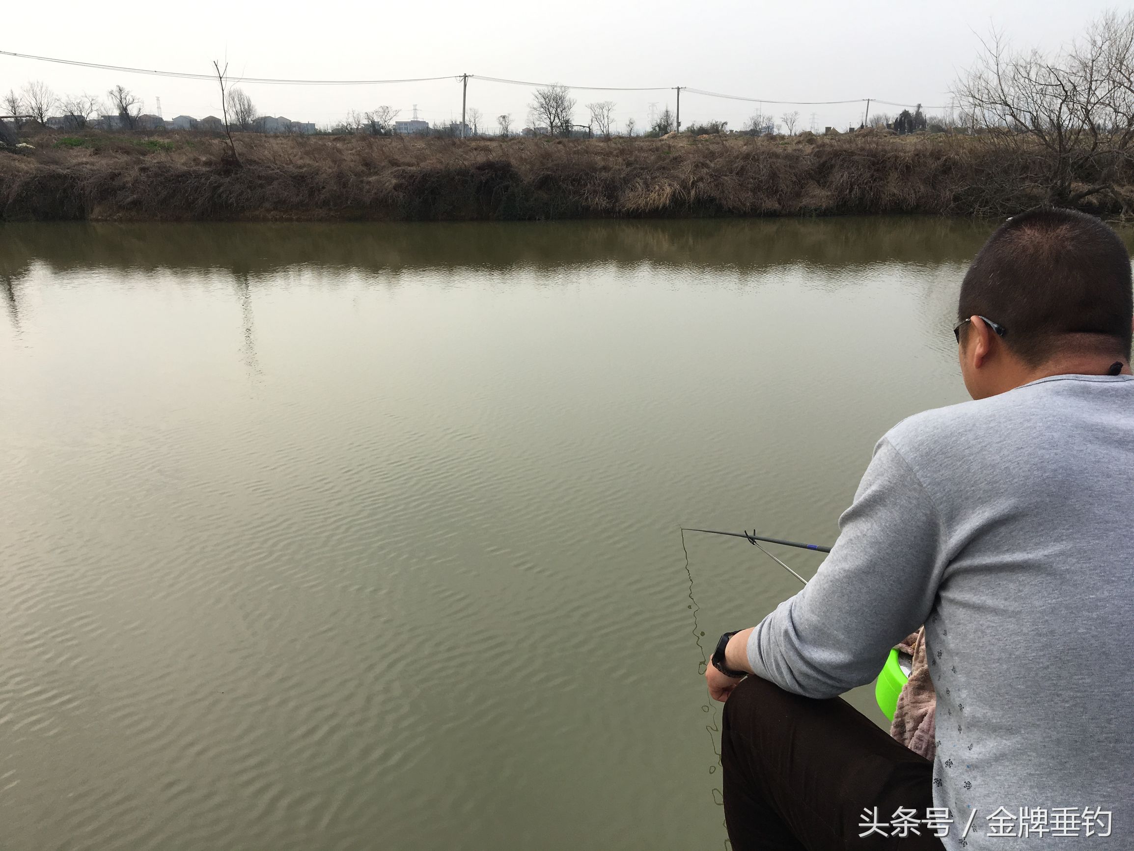 冬季钓鲫鱼用0.6主线0.3子线,钓大鲫鱼用0.6号子线1.0主线