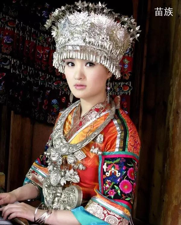 56个民族服饰的视频,56个民族男士服饰