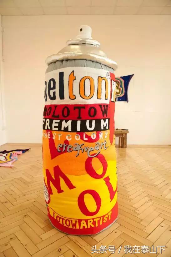 英国姑娘专门卖“假货”（针织品）的便利店