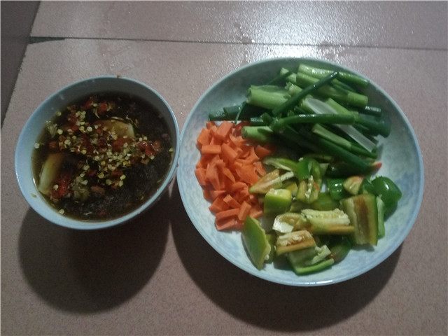 农村大铁锅红烧鱼,农家土灶柴火鱼的做法