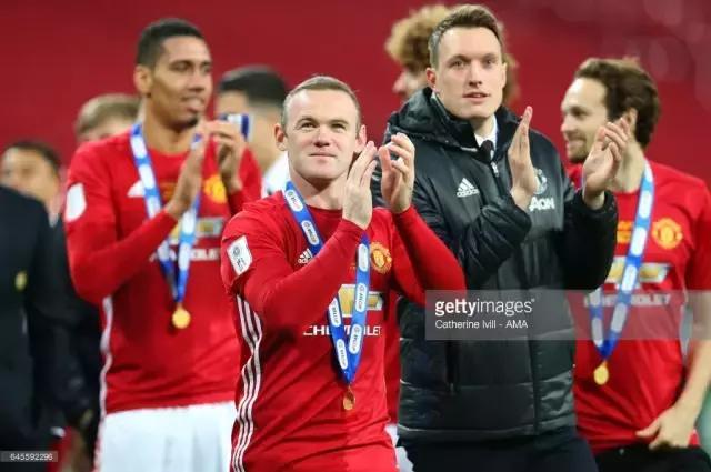 红魔球衣曼联,红魔曼联夺冠