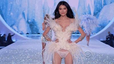 何穗历年维密秀,何穗维密秀视频2017