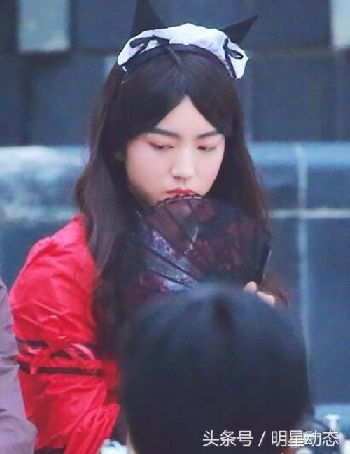 王俊凯女装造型分享,王俊凯白色衣服配长筒靴