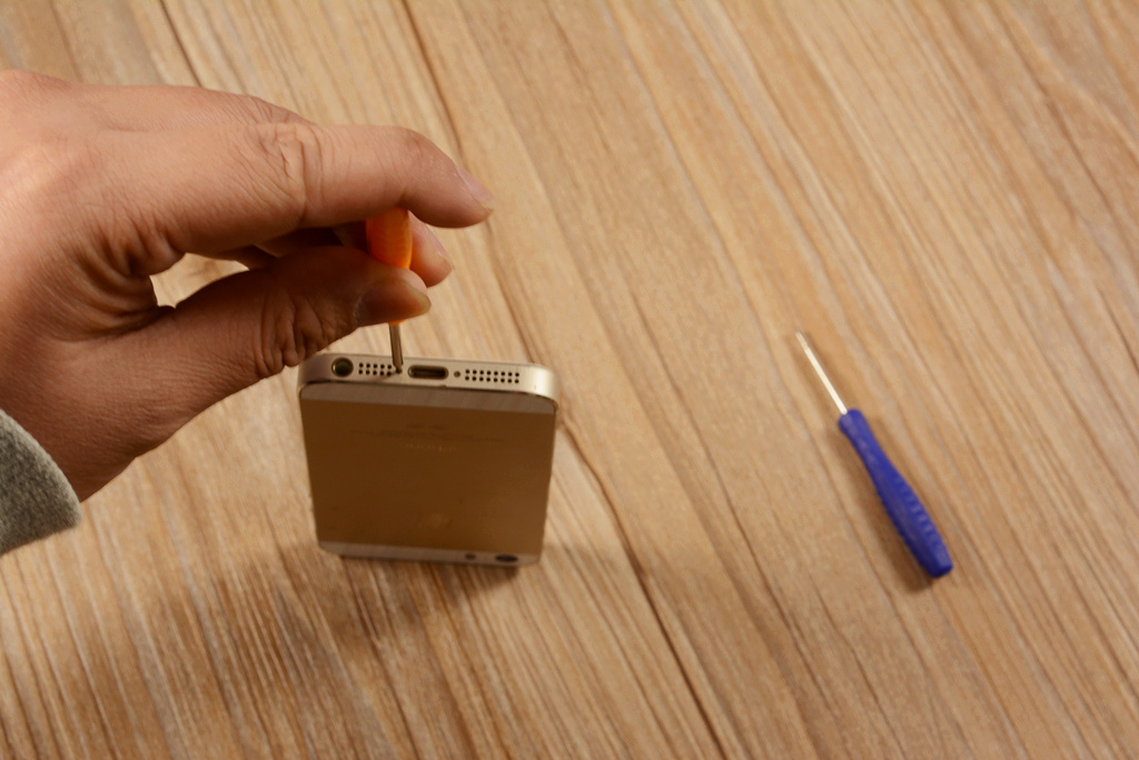 iphone5s电池更换详细教程,iphone5s怎么自己换电池