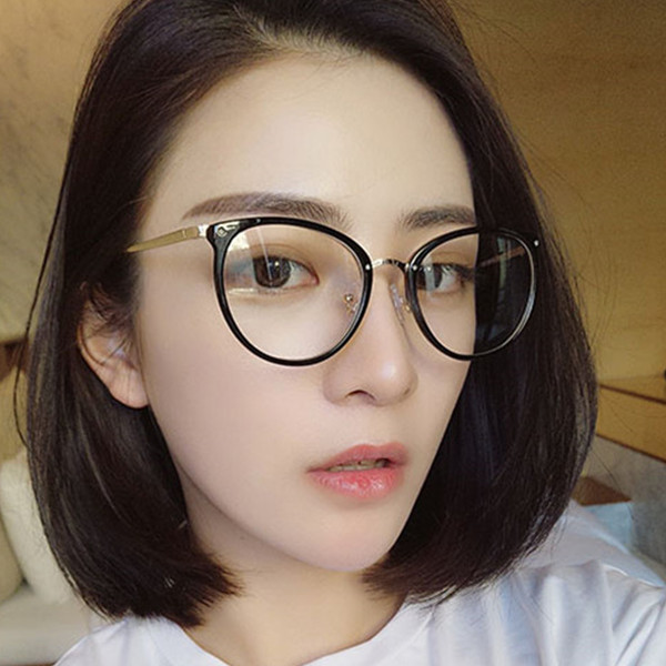 小脸配眼镜怎么选镜框,四眼妹适合什么镜框