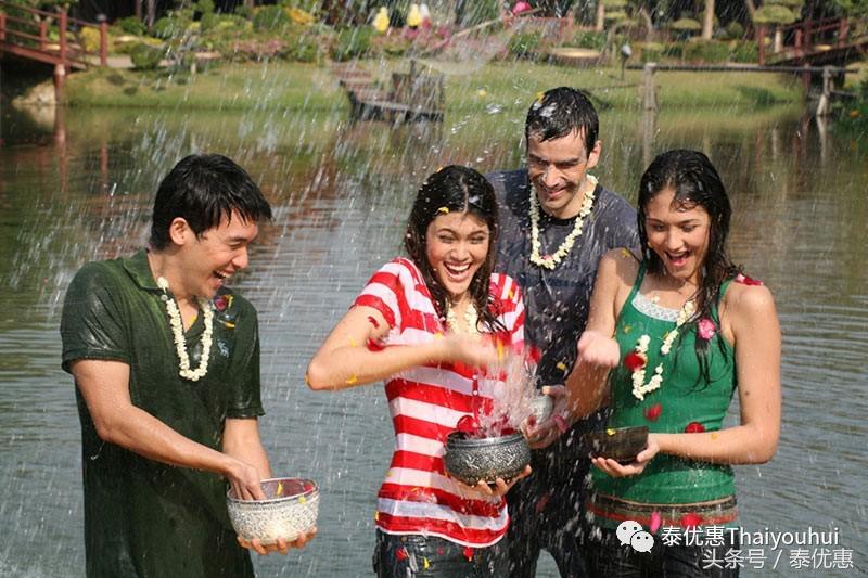 徐朗在泰国泼水节,泰国泼水节狂欢现场视频