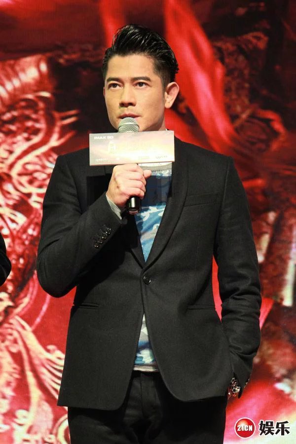 矮个子微胖男生穿衣搭配,矮个子男生怎么穿西装显高