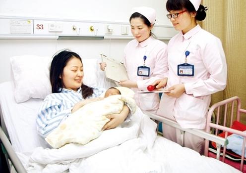 产妇在病房挣扎4个小时,产妇痛得死去活来丈夫拒绝生产