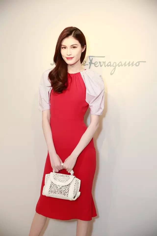 让奥黛丽·赫本钟情的Ferragamo，也让何穗爱不释手！