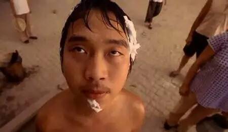 十年龙套一朝成名,星爷从跑龙套到主角是经历了什么