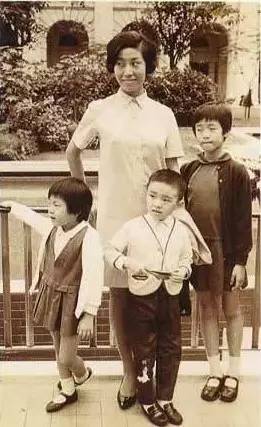 十年龙套一朝成名,星爷从跑龙套到主角是经历了什么