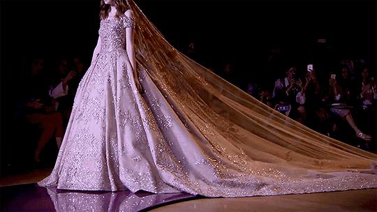 婚纱为什么显胸大,婚纱为什么一定是红色