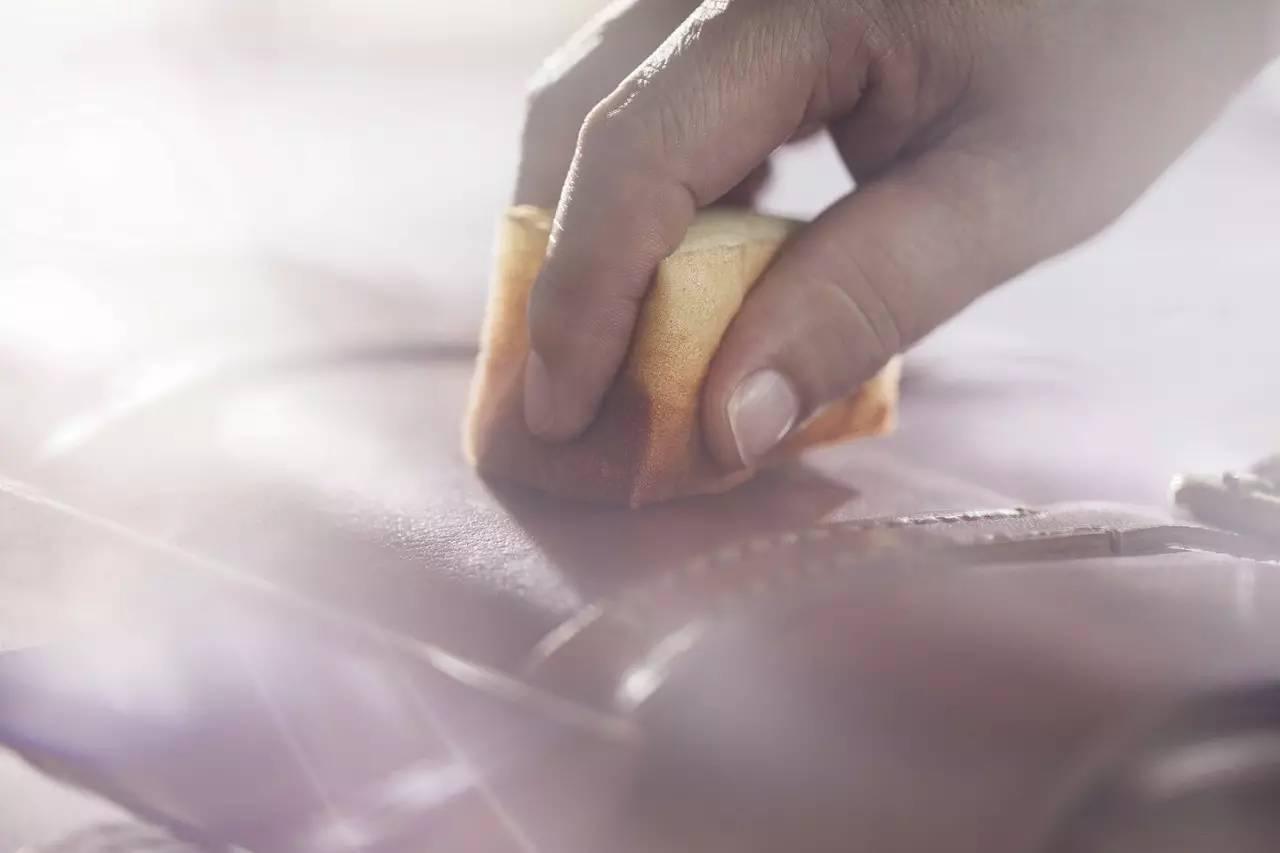 由手及心，甄品珍意——春季皮具日常保养指南