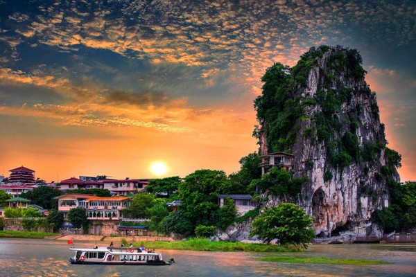 桂林旅游景点桂林山水甲天下,国庆节桂林旅游桂林山水甲天下