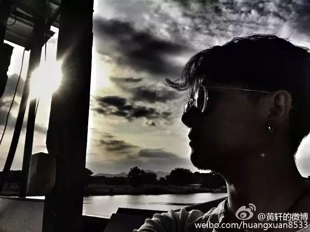 黄轩关心文咏珊,黄轩burberry