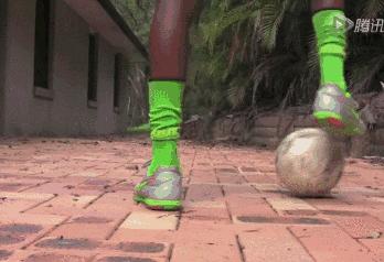 小罗牛尾巴过人gif世界杯,小罗格雷米奥反牛尾巴过人