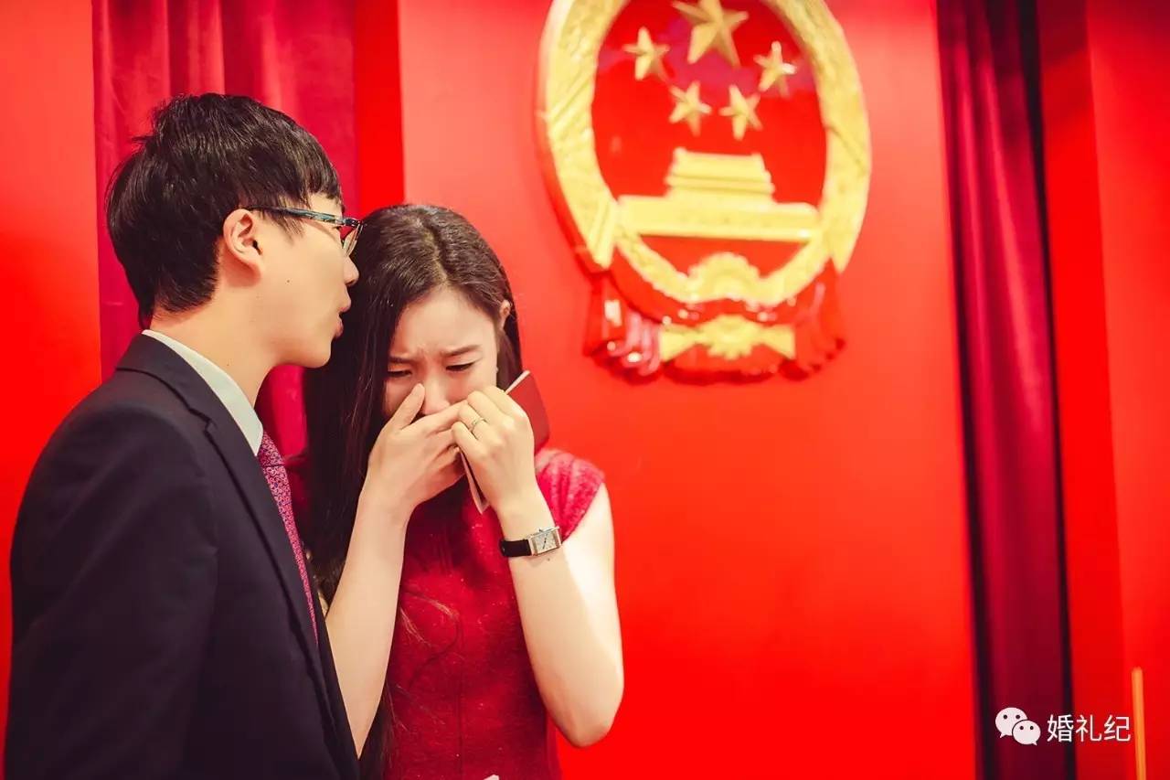 在朋友圈晒领证的那张照片，千万别学大s和奶茶妹妹！