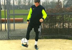 足球基本功端球加胸部停球,足球脚底接反弹球停球技术