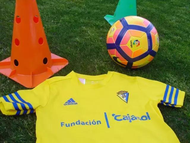 又见走心！卡迪斯的国际妇女节特别版球衣！