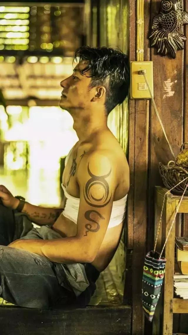 黄轩关心文咏珊,黄轩burberry