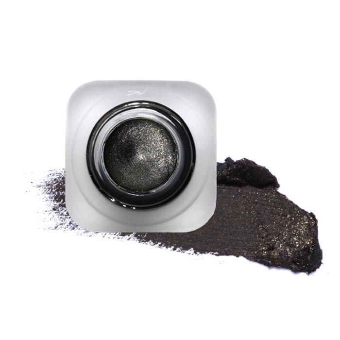 妆容中最重要的部位,妆容重点在睫毛