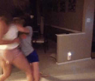 少年，像这样真的就能找到媳妇吗？我也要去买块牌子！