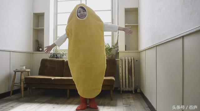 生活压力大，在家的时候我只想安静地变成一只大龙虾