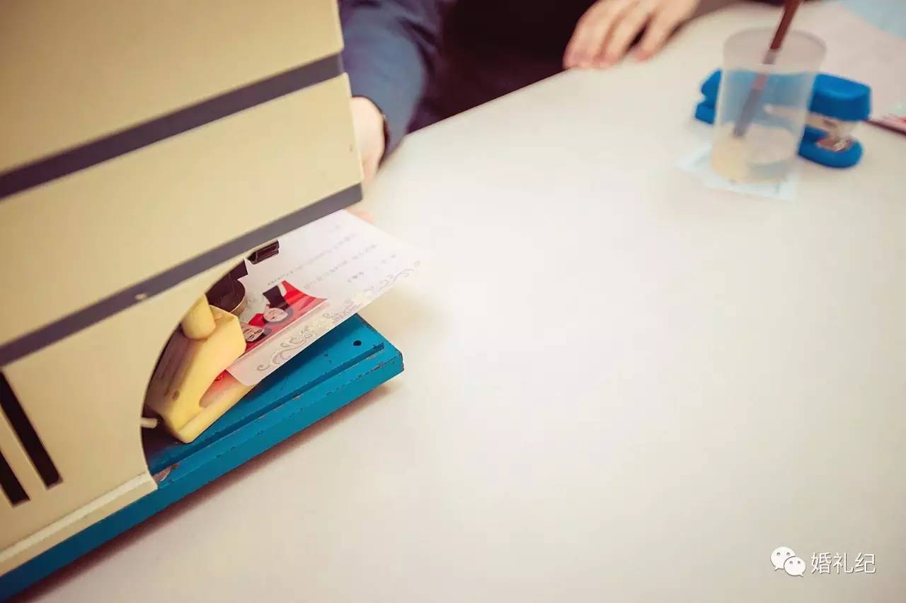 在朋友圈晒领证的那张照片，千万别学大s和奶茶妹妹！