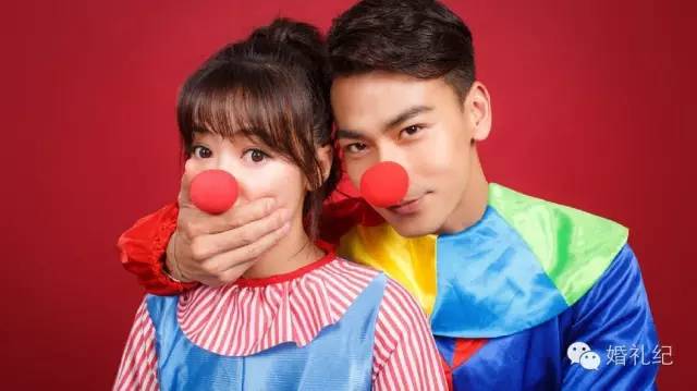 在朋友圈晒领证的那张照片，千万别学大s和奶茶妹妹！