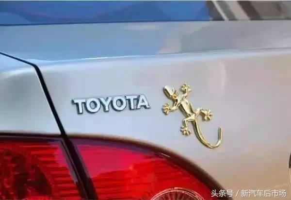 车牌旁边贴壁虎是什么意思,车贴壁虎讲究
