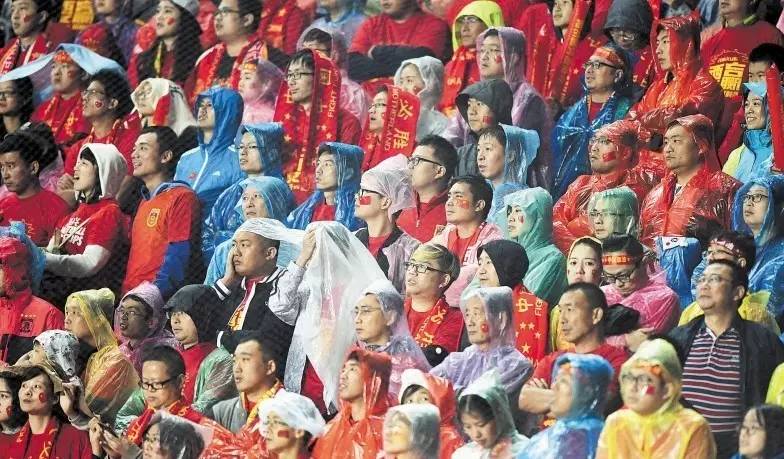 我省了本来付给黄牛的2000块，去买中国队赢