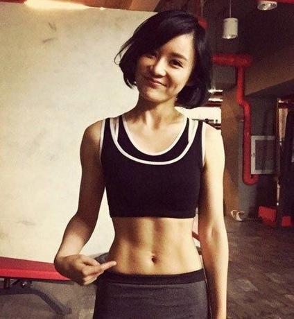 完全就是靠呼吸练出来的马甲线,一个星期轻松练成马甲线