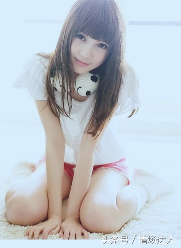 女生暗恋一个人会出现什么表现,女生暗恋一个人的七大表现