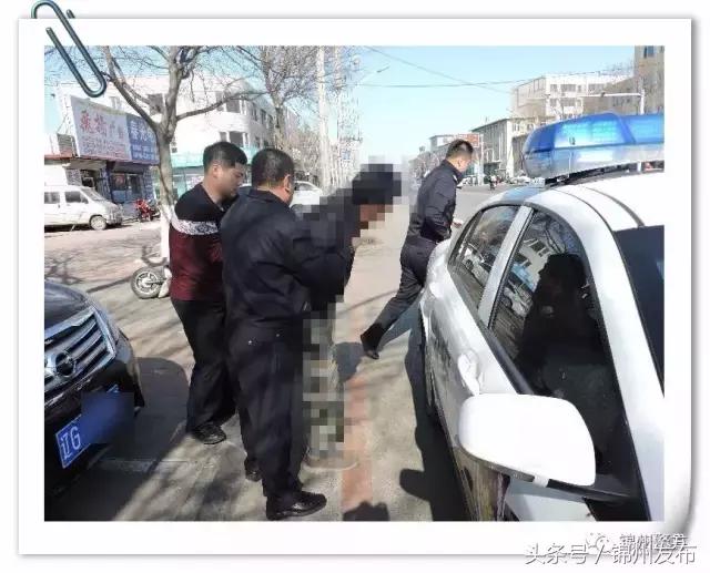 锦州学校门口现变态狂！故意向女性裸露*体下**泼洒排泄物