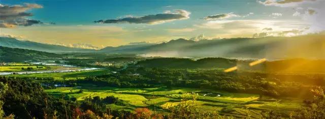 泼水节云南德宏游客视角,德宏泼水节孔雀舞申报吉尼斯纪录