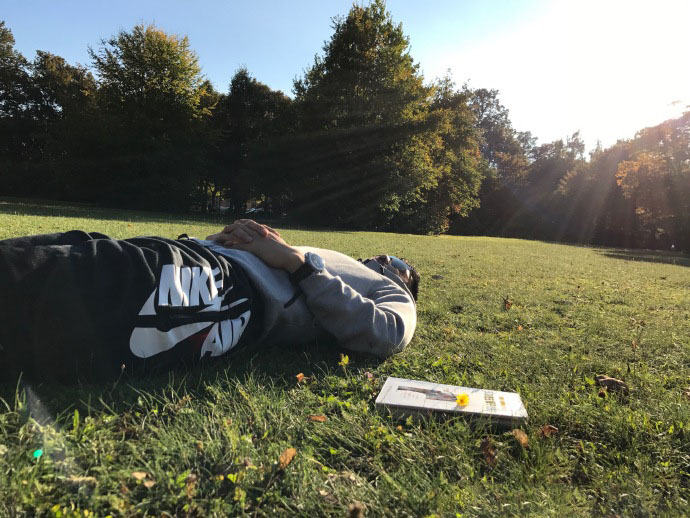 让我流下眼泪的不止昨夜的酒,让我流下眼泪的不止是昨夜的酒