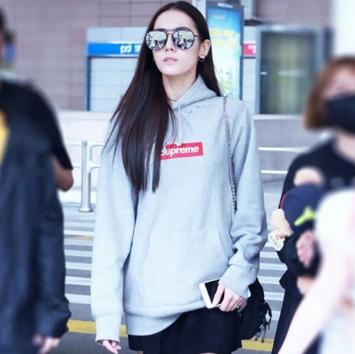 冬季连帽卫衣内搭怎么穿,冬天连帽卫衣怎么搭配出高级感