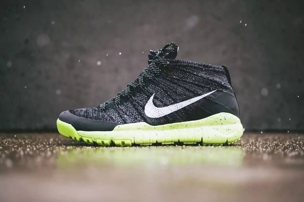 你说我不算一个称职的Sneakers，但我有最早的一款“袜套鞋”