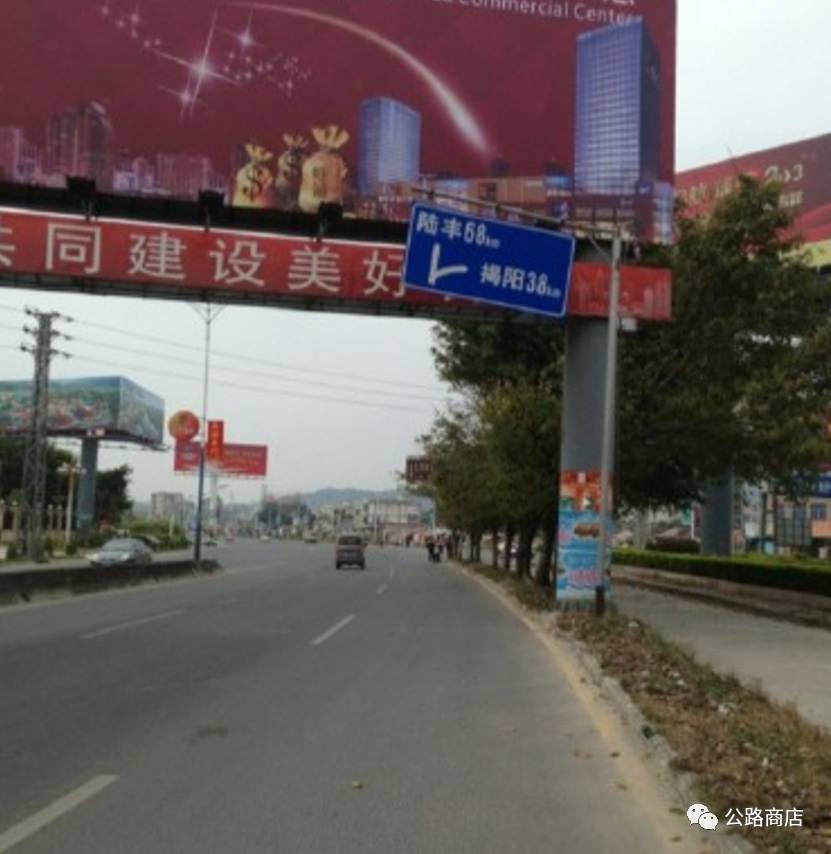 鏃ユ湰鍙戠敓杩囧灏戞鎾炴満浜嬫晠,鏃ユ湰杞︿竴鎾炲氨鎶ュ簾