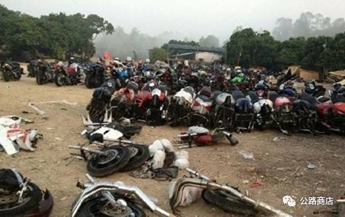 鏃ユ湰鍙戠敓杩囧灏戞鎾炴満浜嬫晠,鏃ユ湰杞︿竴鎾炲氨鎶ュ簾