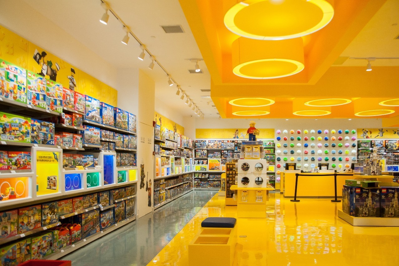 魔都开了大陆首家乐高授权专卖店，积木迷们都疯了！小申手把手，教你怎么买