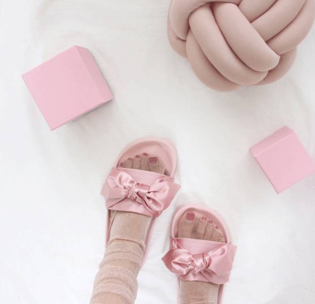 马卡龙色系的小白鞋好清新,马卡龙色系穿什么鞋都百搭