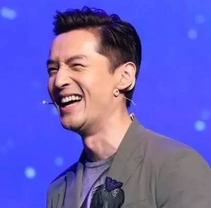 抖森表情包上线~老干部鹿晗，不呆萌张艺兴，脸部失控的胡歌，花痴赵丽颖……差点认不出管理不住自己表情的爱豆们！