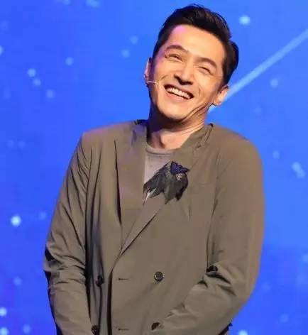 抖森表情包上线~老干部鹿晗，不呆萌张艺兴，脸部失控的胡歌，花痴赵丽颖……差点认不出管理不住自己表情的爱豆们！