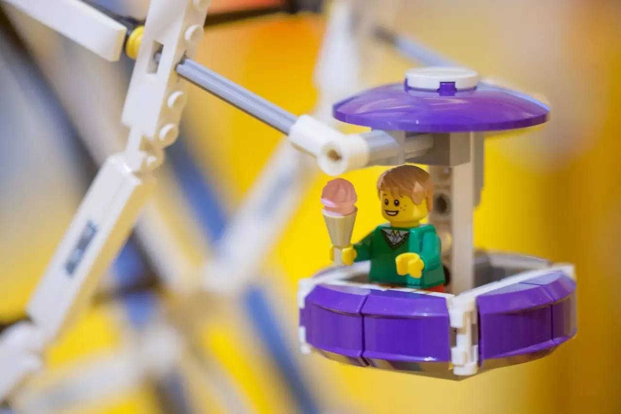 魔都开了大陆首家乐高授权专卖店，积木迷们都疯了！小申手把手，教你怎么买