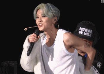 抖森表情包上线~老干部鹿晗，不呆萌张艺兴，脸部失控的胡歌，花痴赵丽颖……差点认不出管理不住自己表情的爱豆们！