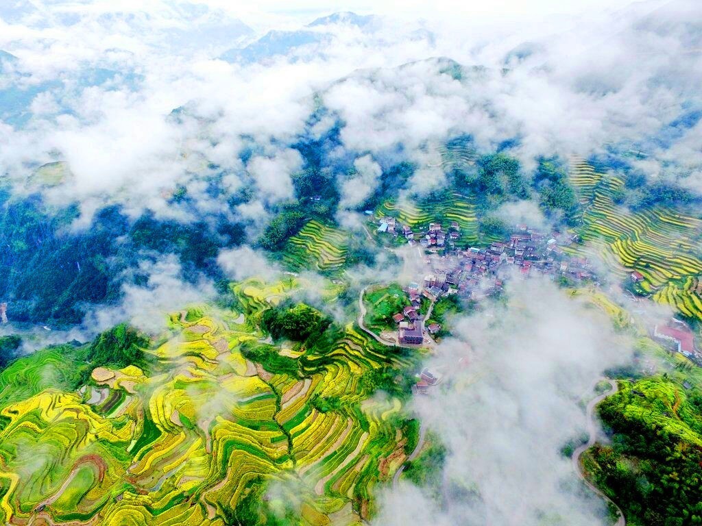 浙里有座藏在大山里的小香港，低调得让人心疼，高铁2h即达！