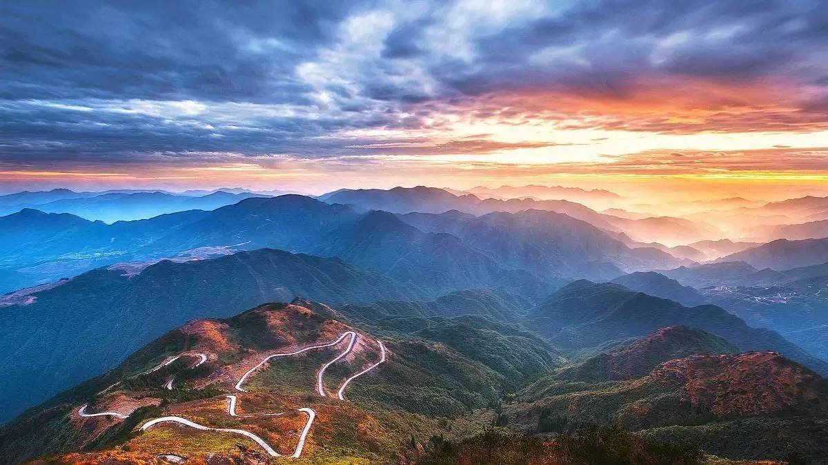 浙里有座藏在大山里的小香港，低调得让人心疼，高铁2h即达！